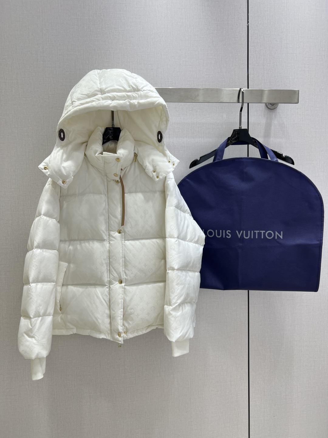 루*비통 25 신상 후드 엠보 패딩 점퍼