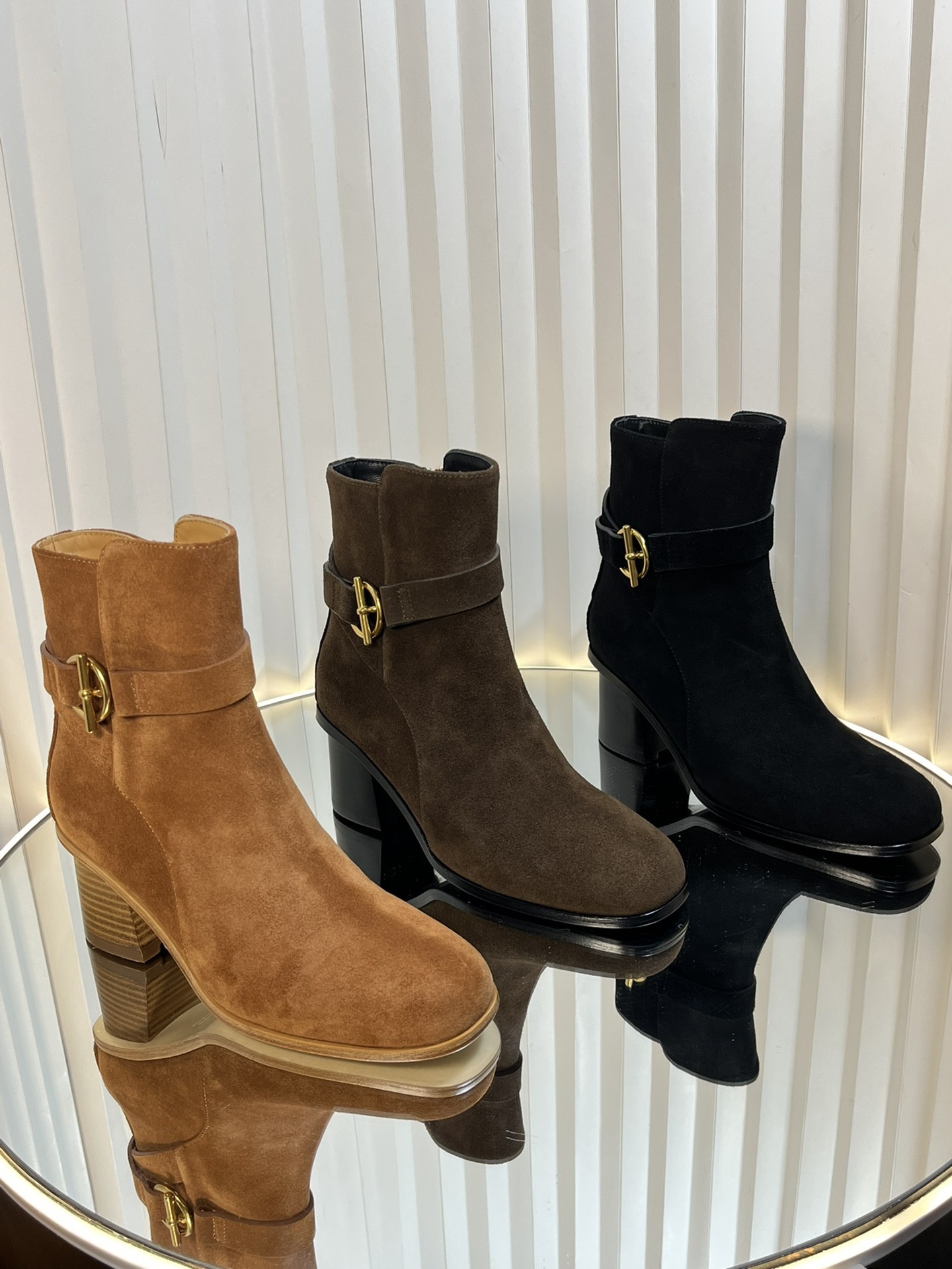 에*메스 스웨이드 앵클 부츠