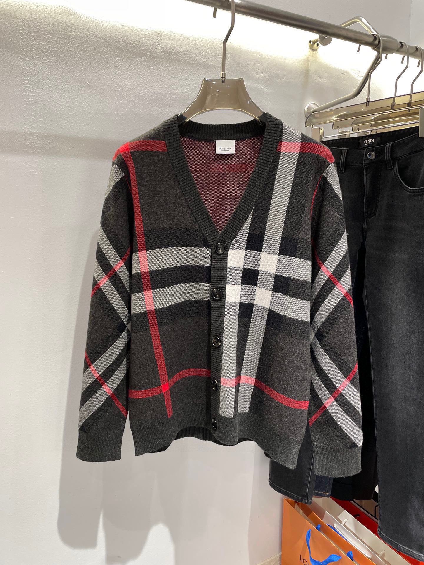 버*리 체크 울 블렌드 가디건