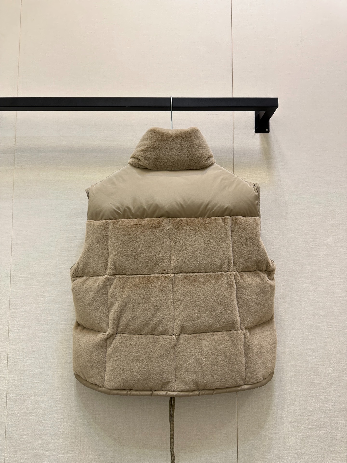 몽*레르 25FW 신상 벨벳 스트링 베스트