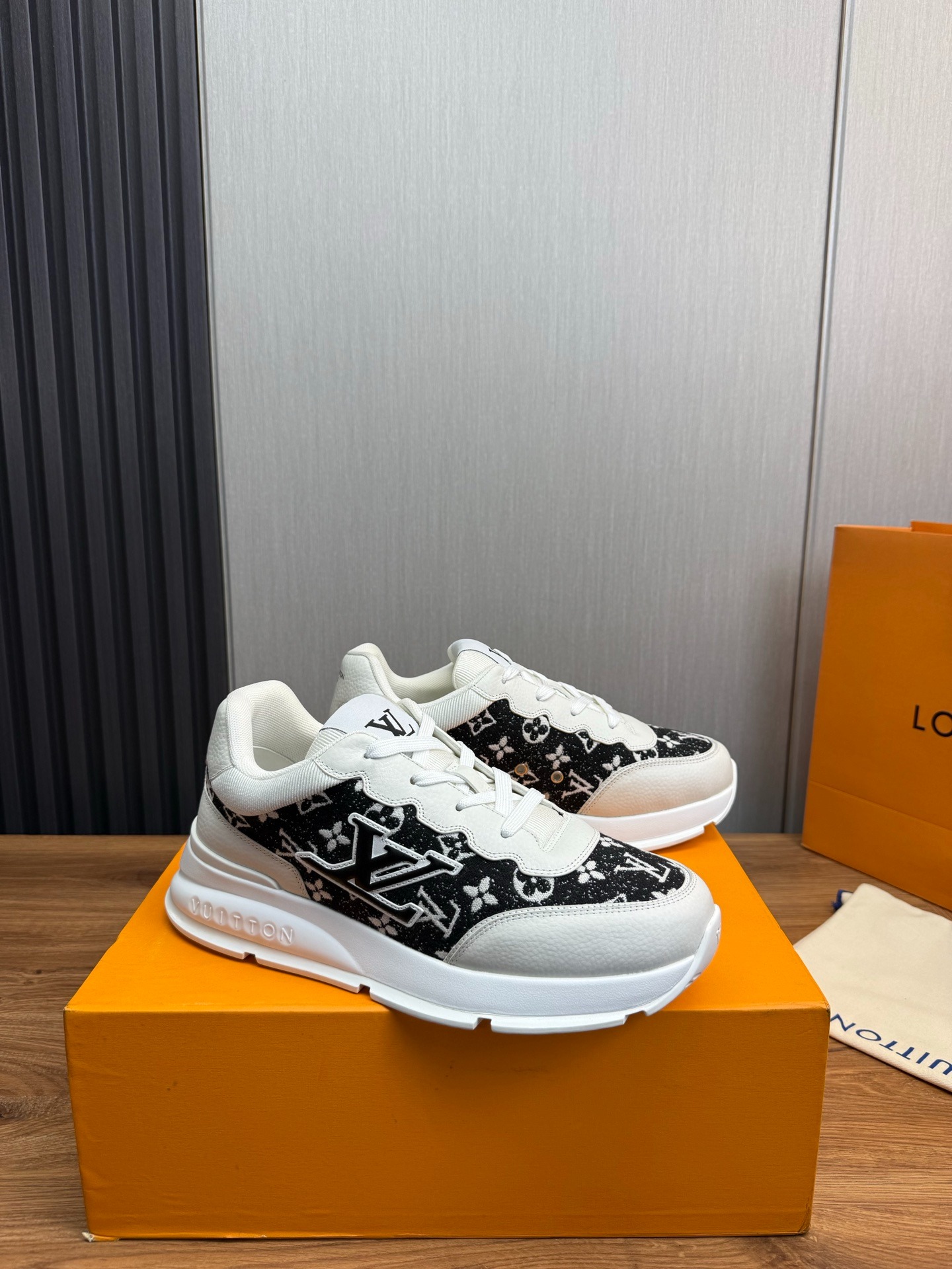 루*비통 남성 클래식 스니커즈