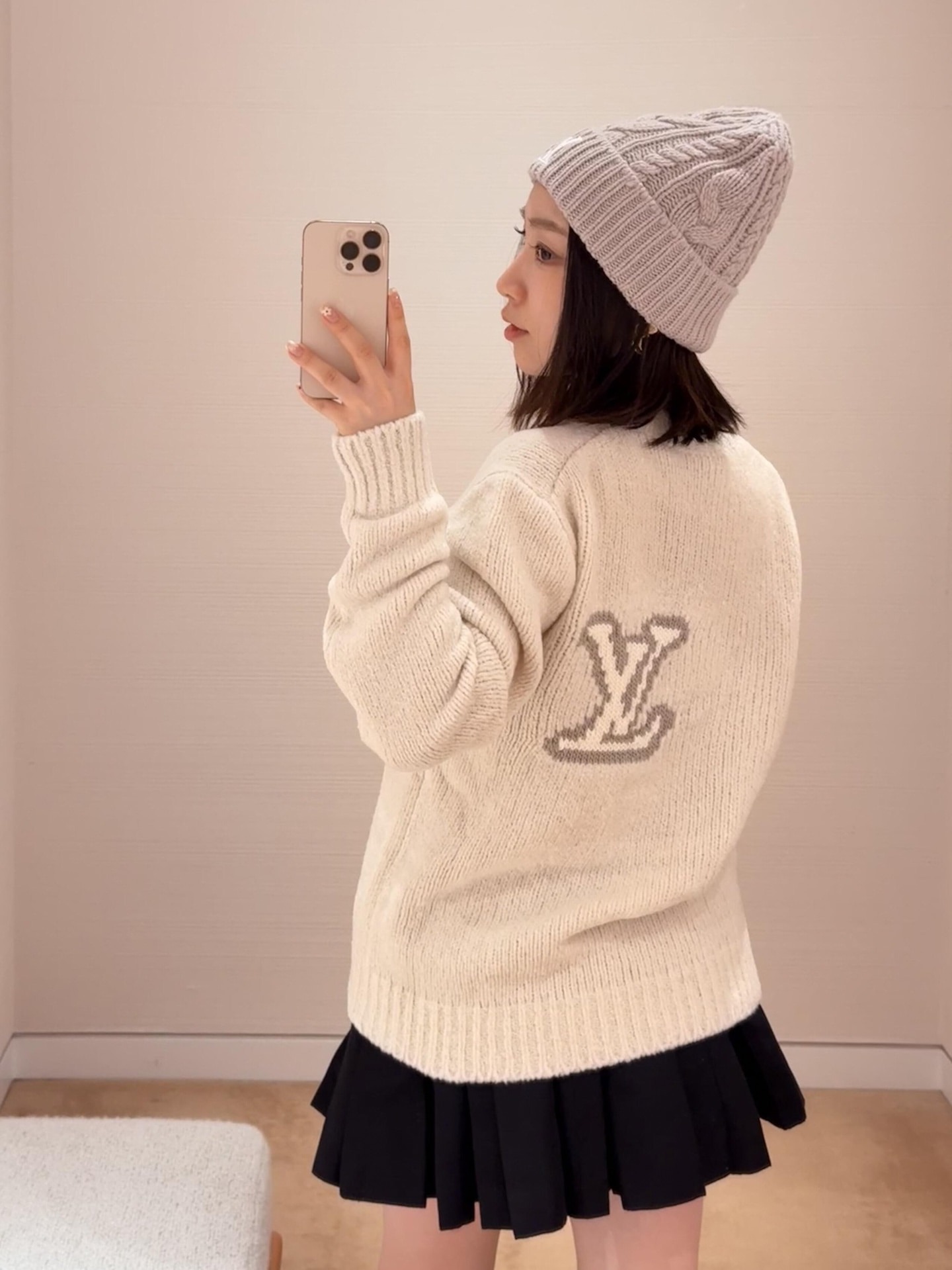 루*비통 25FW 신상 화이트 니트 스웨터