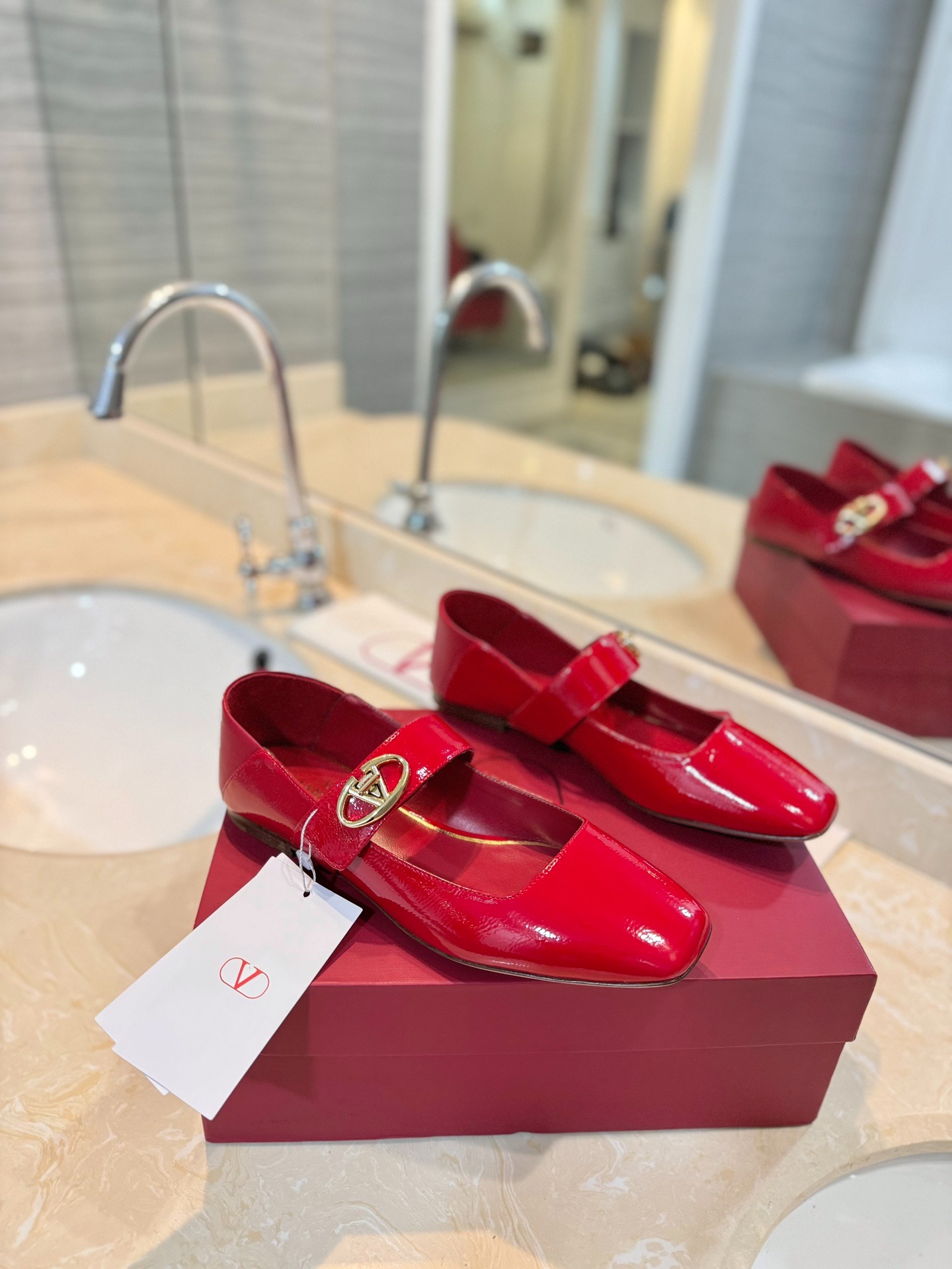 발*티노 신상 스퀘어 뮬 슬리퍼