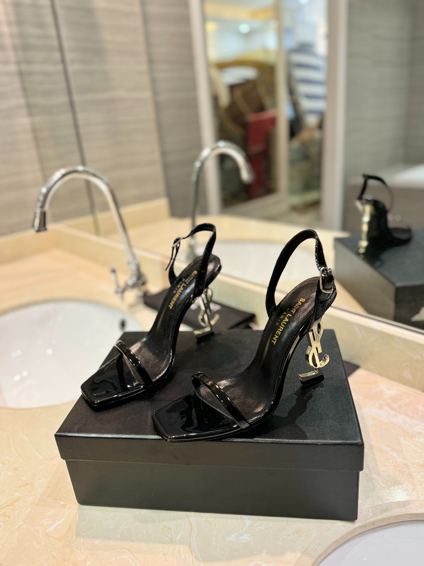 입*로랑 레터링 메탈 버클힐