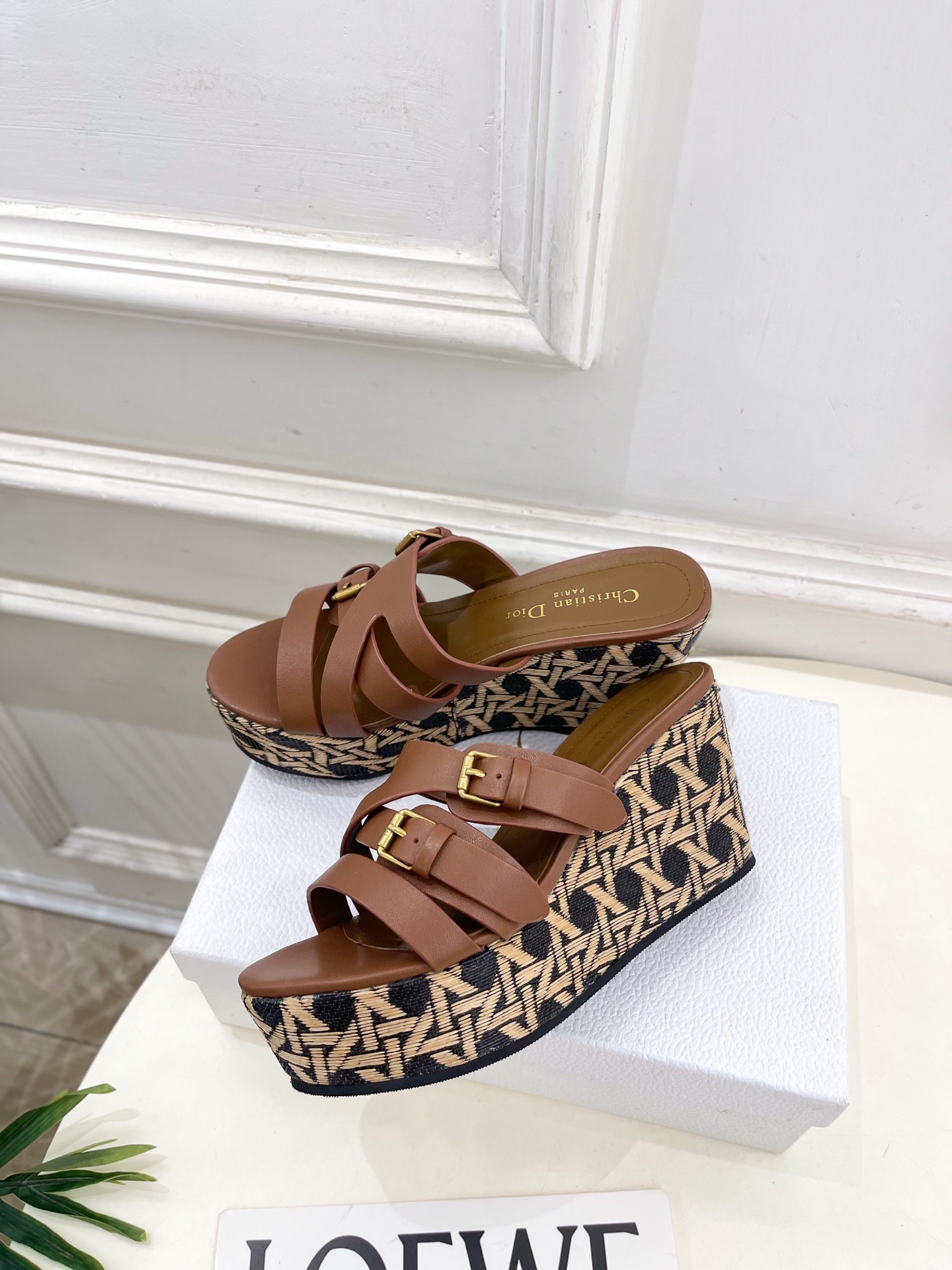 디* 25  신상 아티튜드 웨지 슬리퍼