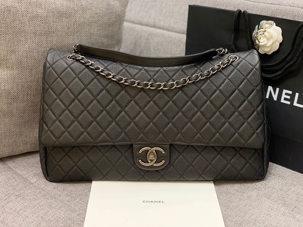 샤* 클래식 XXL 트래블 플랩 백 