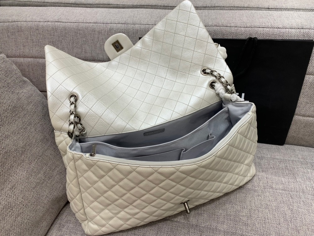 샤* 클래식 XXL 트래블 플랩 백 