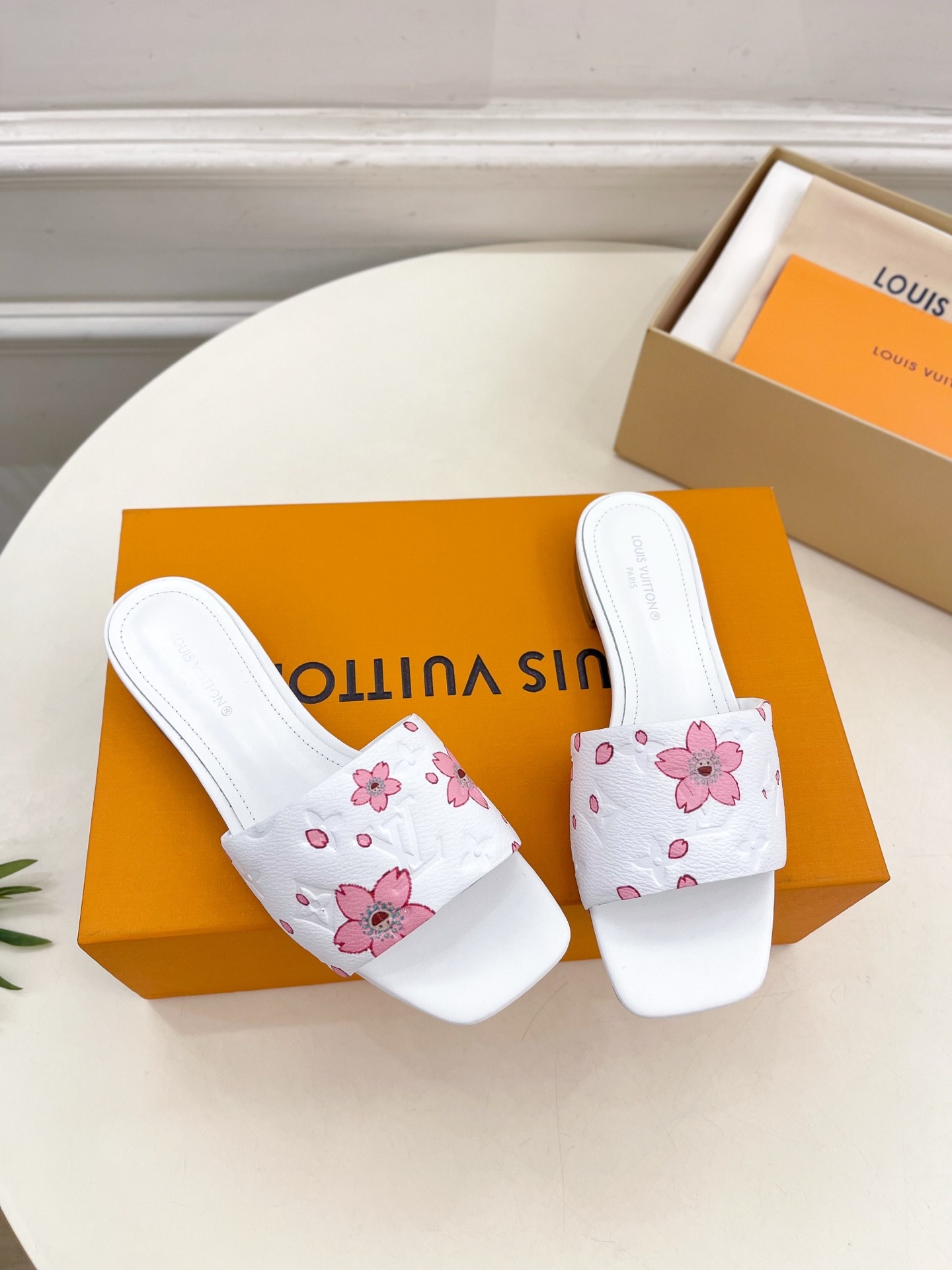 루*비통 25 봄 프리미엄 NEO REVIVAL 슬리퍼