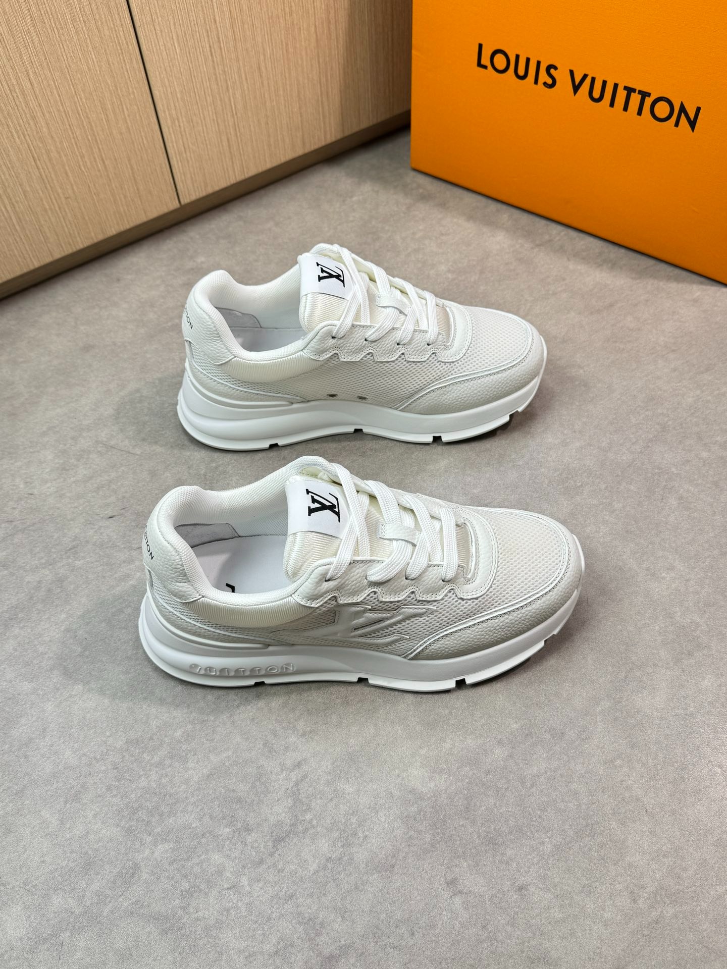 루*비통 클래식 스니커즈