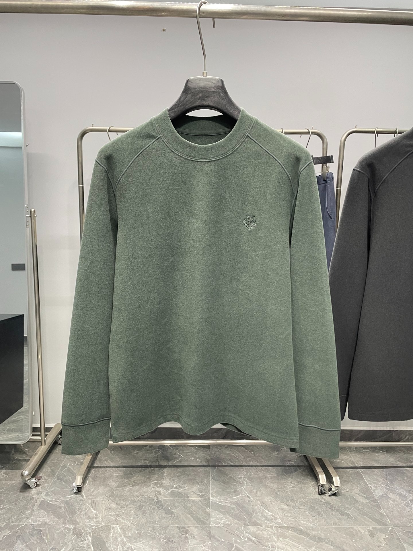 로*피아나 25FW 신상 스웨이드 라운드넥 티셔츠