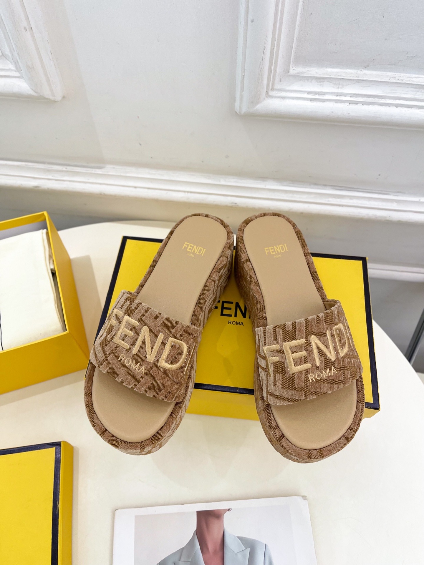 펜* 25 플랫폼 슬리퍼 라인