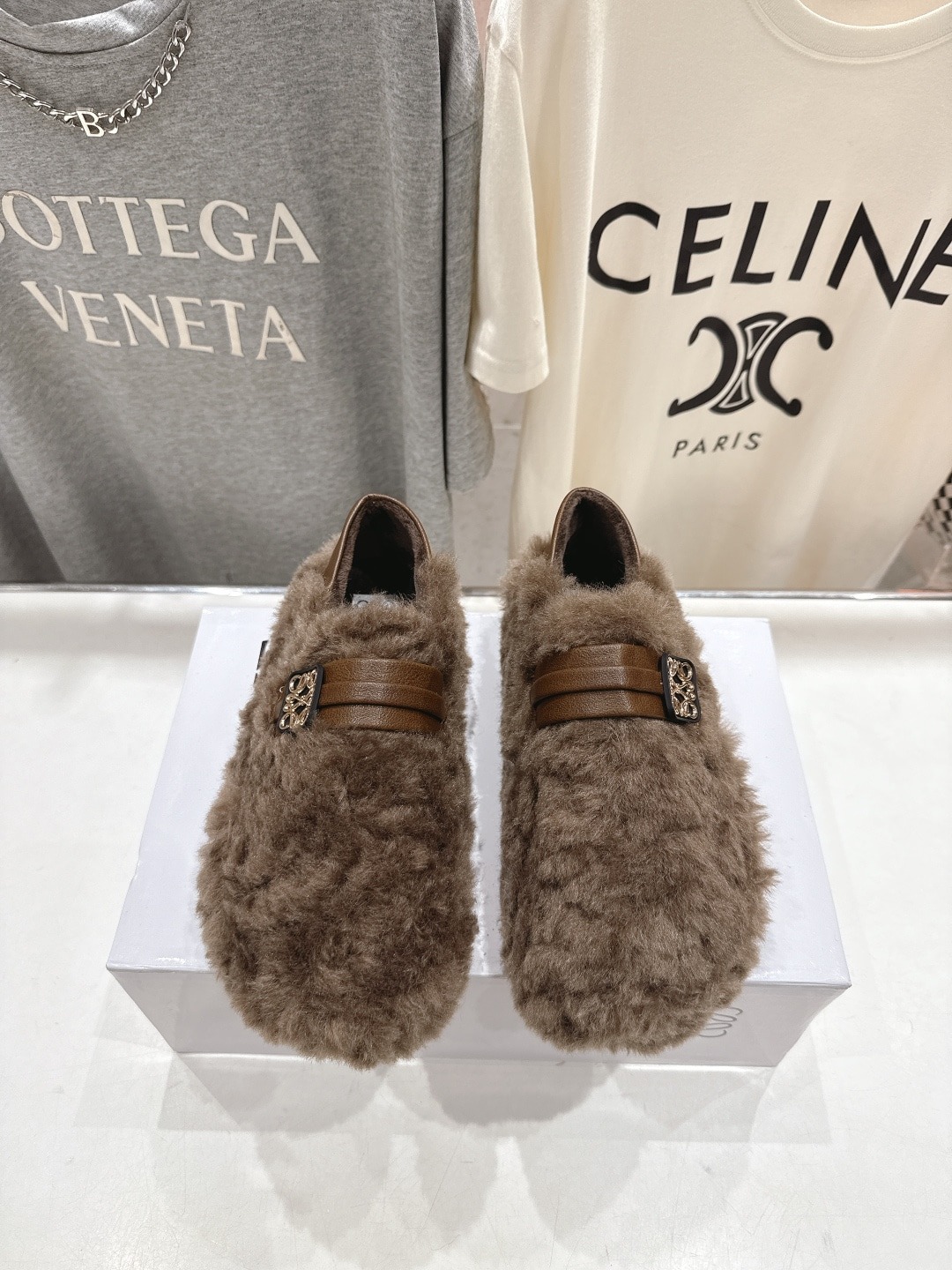 로*베 25ss 신상 퍼 플랫 슈즈