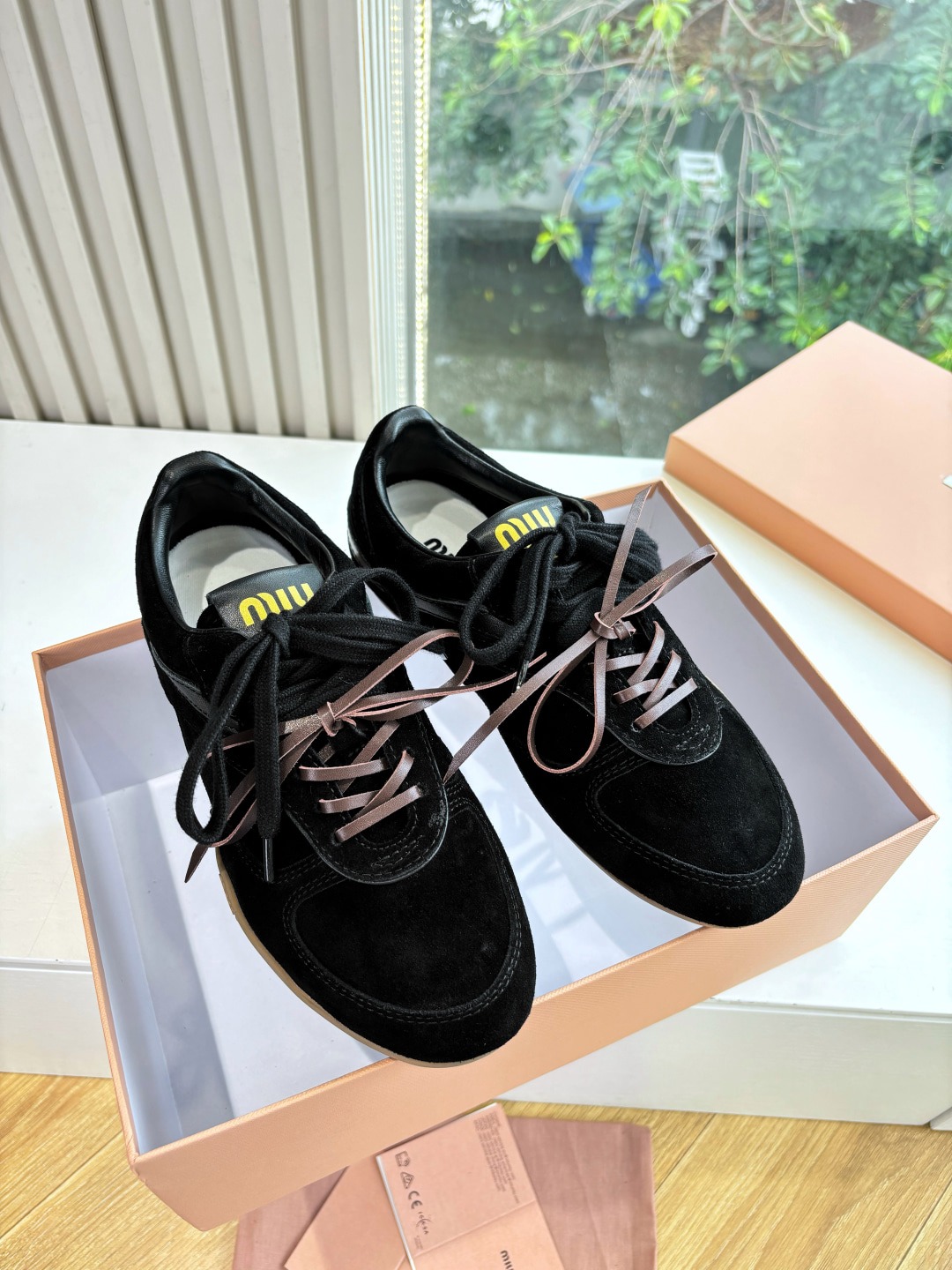 미*미* x 뉴* 콜라보 스니커즈