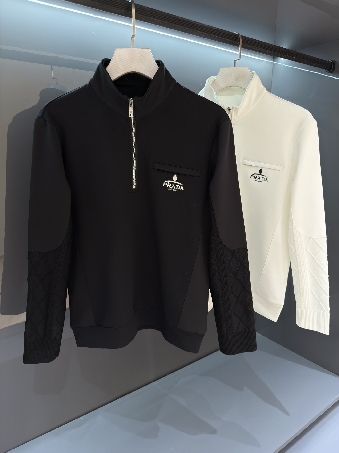 프*다 신상 Milano 풀오버 하이넥 맨투맨