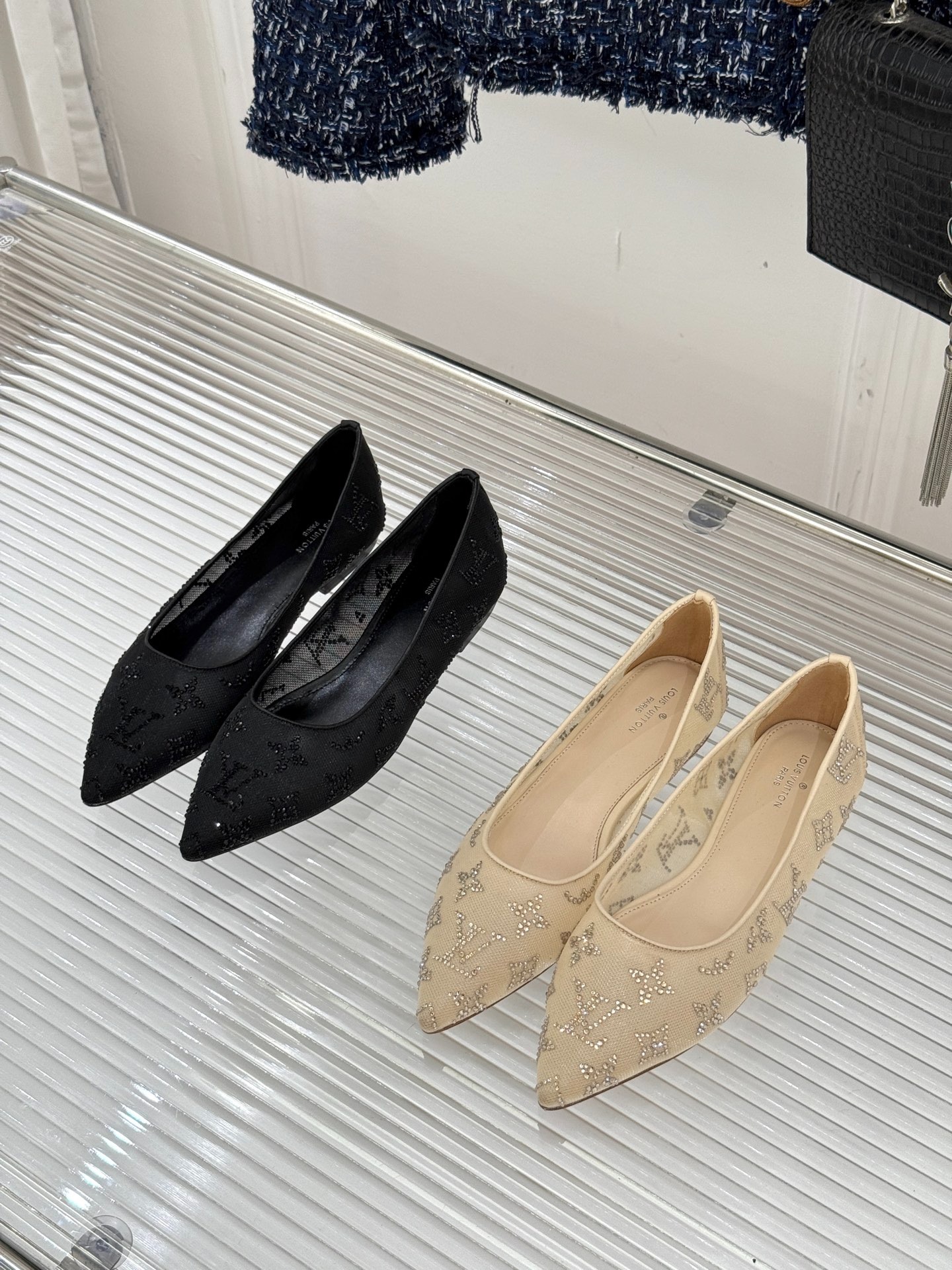 루*비통 25WF 신상 큐빅 망사 플랫 슈즈