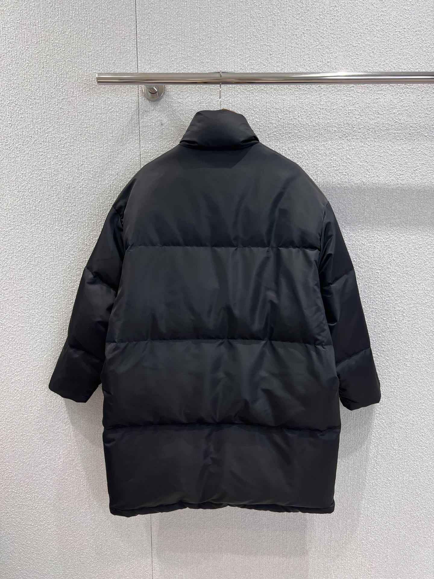 프*다 25Fw 신상 삼각 로고 패딩