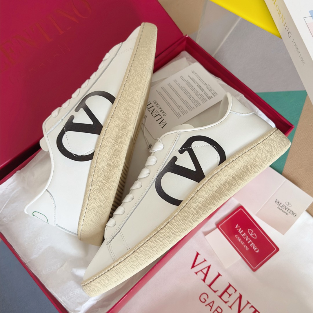 발*티노 로이코 스니커즈