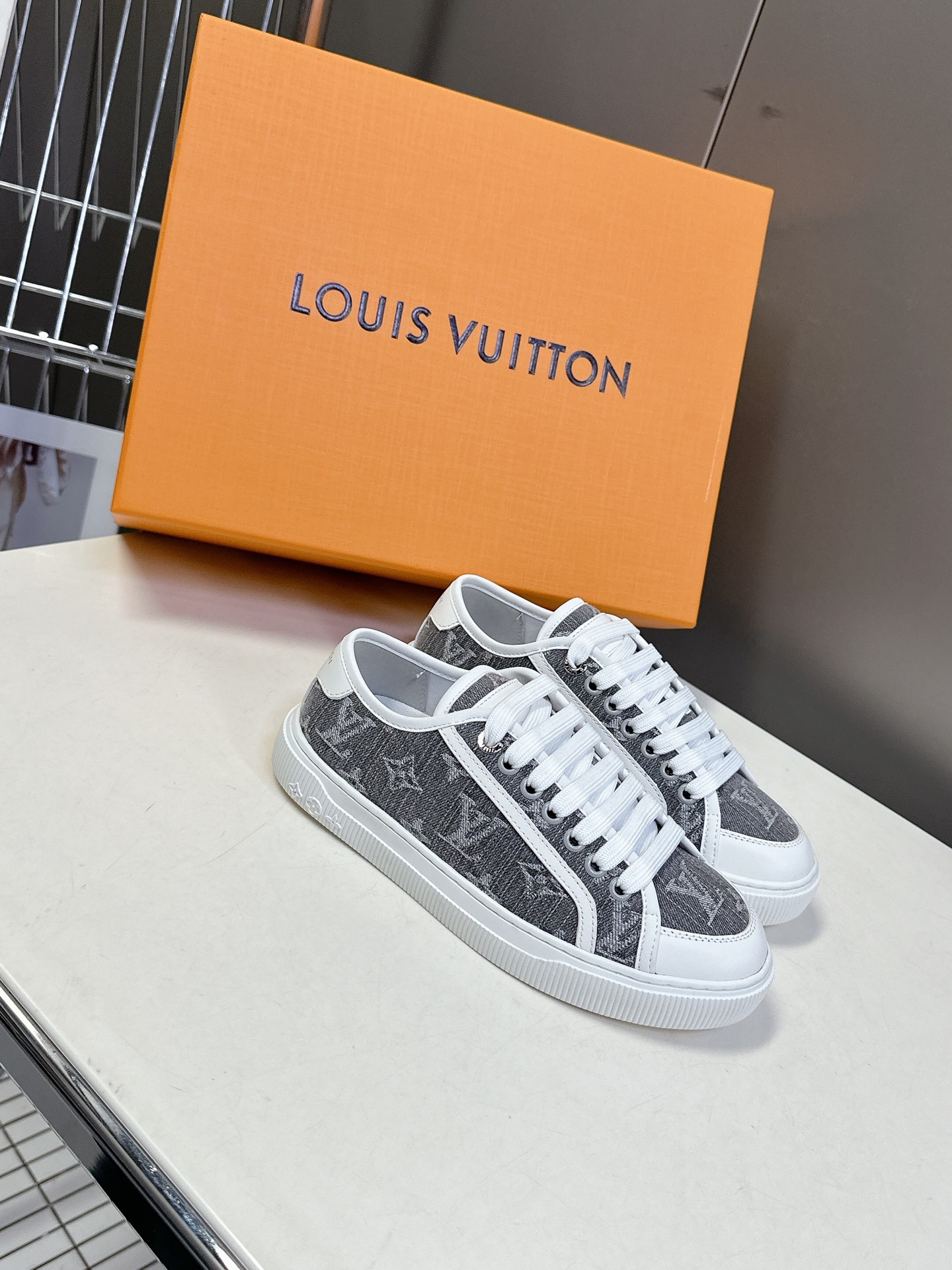 루*비통 25SS Lagoon Sneaker