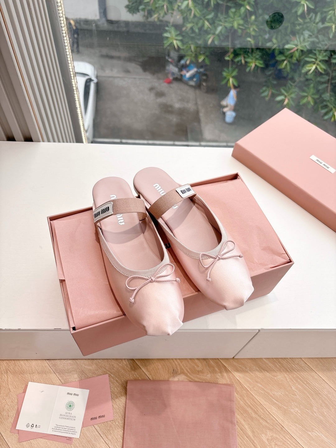 미*미우 새틴 발레 플랫 슈즈