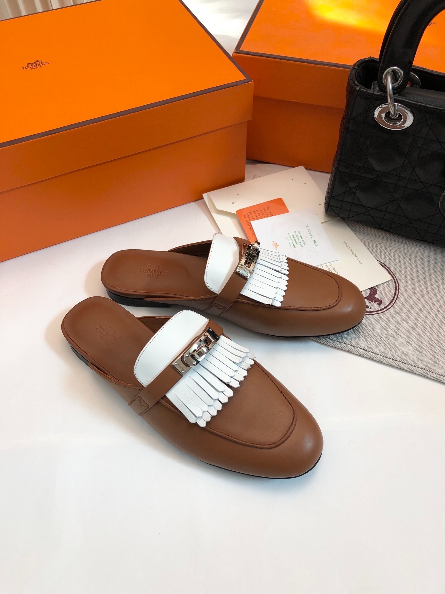 에*메스 2025 H 클래식 켈리뮬러 세미슬리퍼 태슬타입