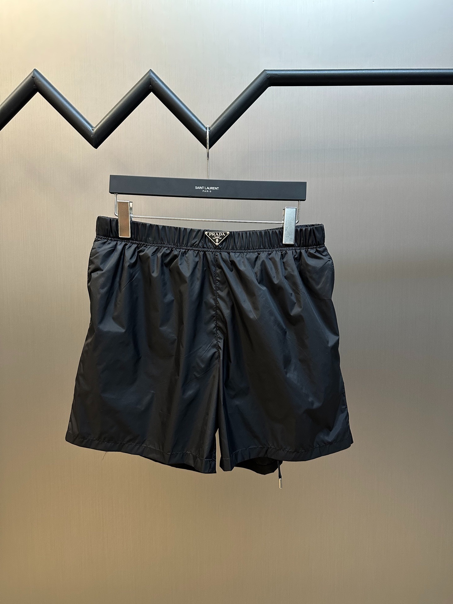 프*다 삼각로고 나일론 반바지