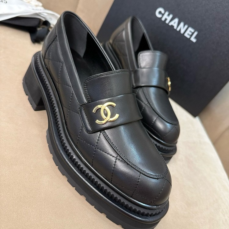 샤넬 로퍼 카프스킨 & 블랙