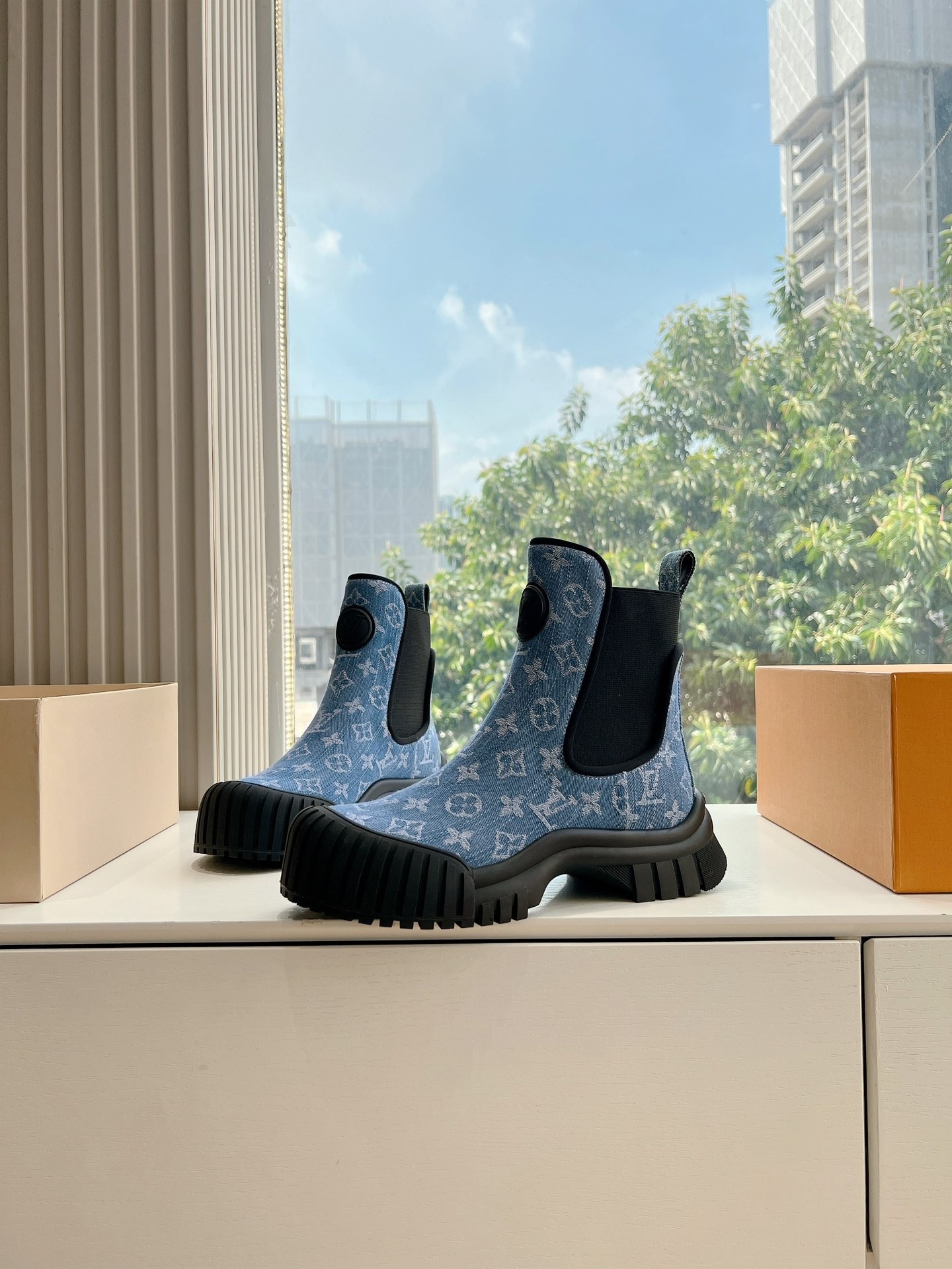 루*비통 Archlight 클래식 플라워 부츠