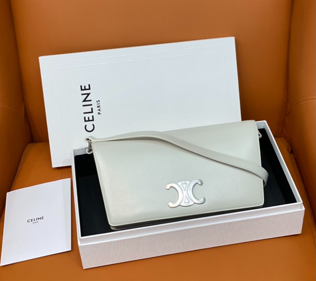 셀린느 신상 트레이즈 트리오엠페 클러치