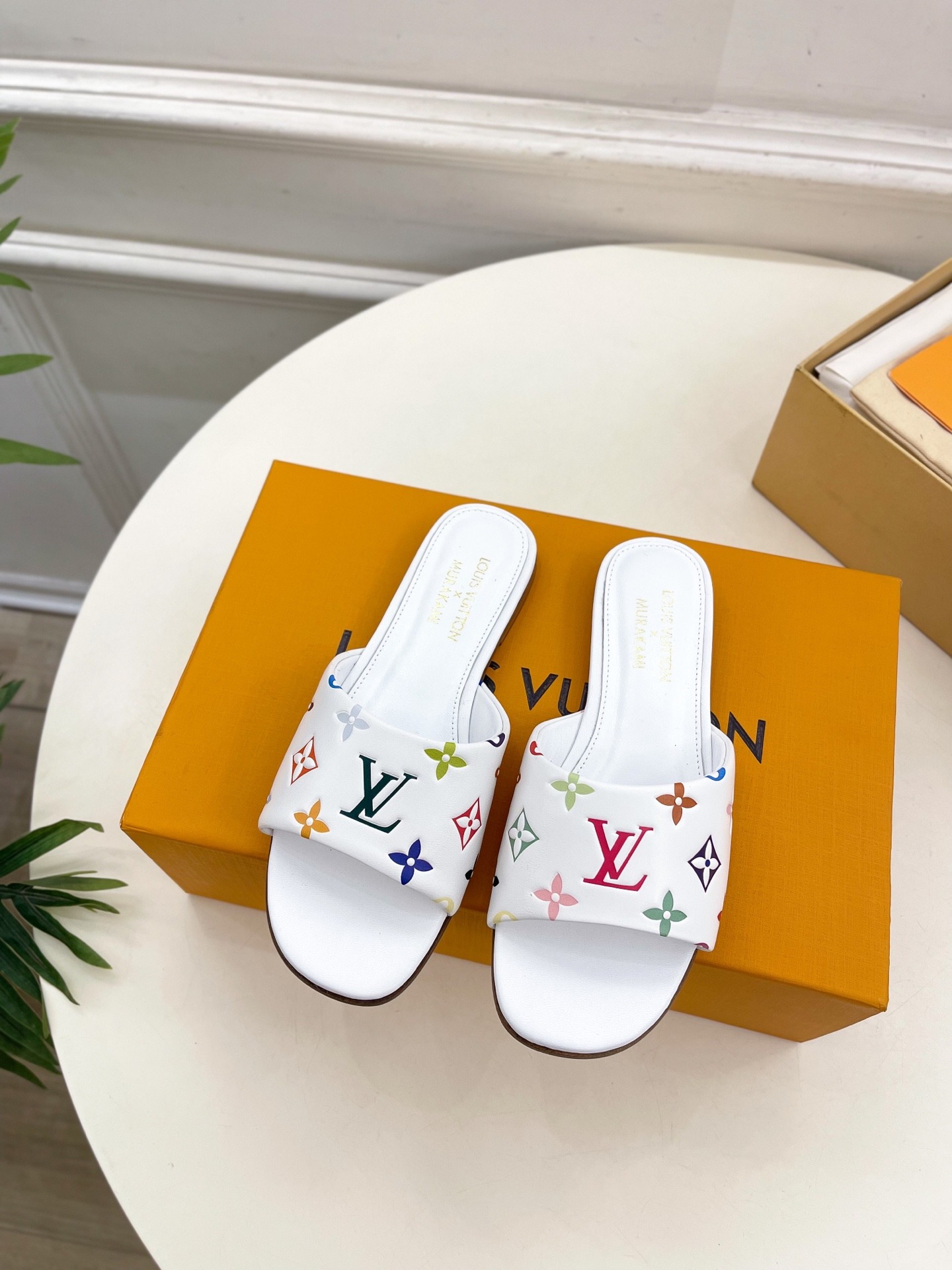 루*비통 25 신상 프리미엄 삼색 엠보싱 플랫 하드탑