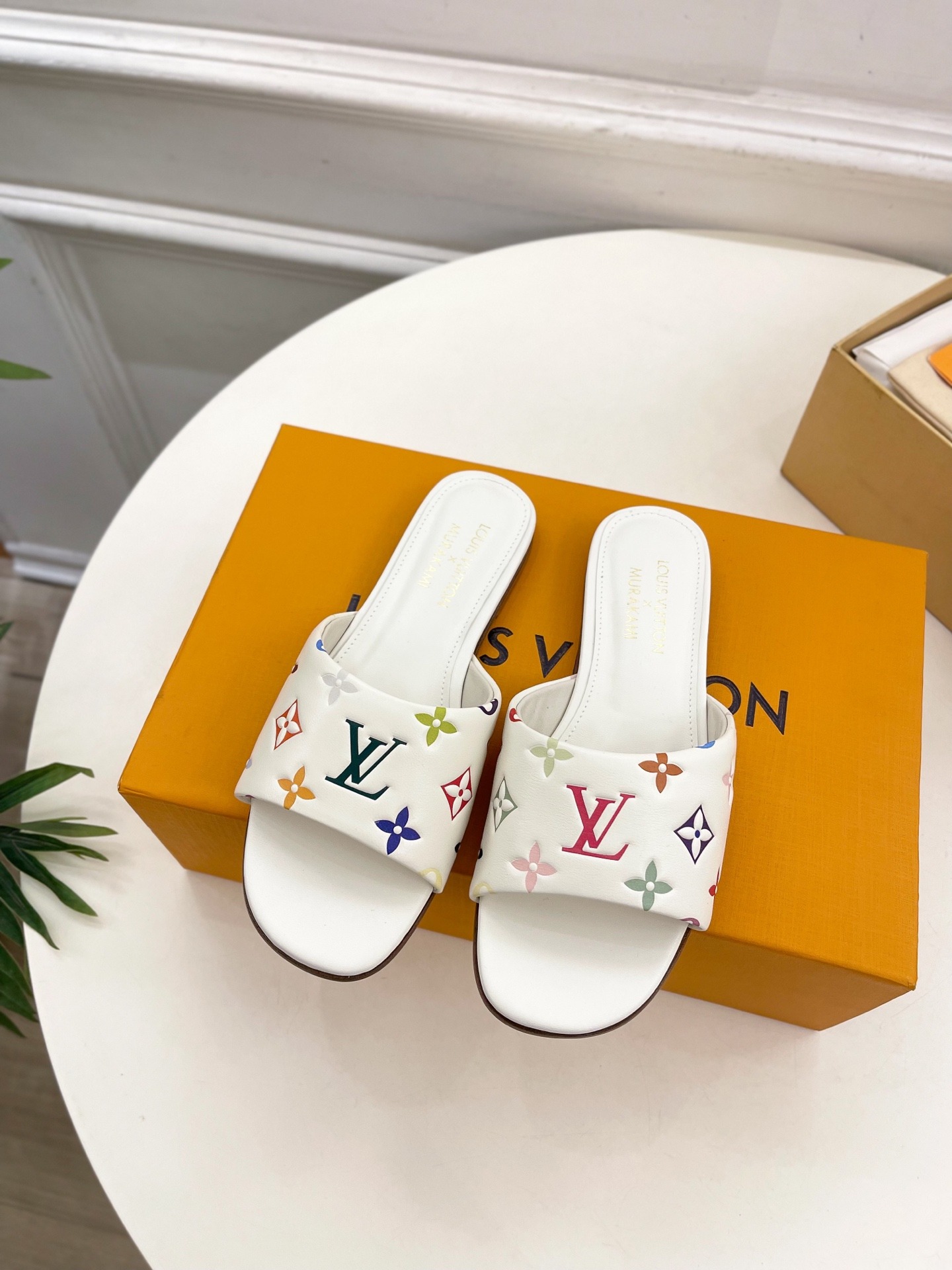 루*비통 25 신상 프리미엄 삼색 엠보싱 플랫 하드탑