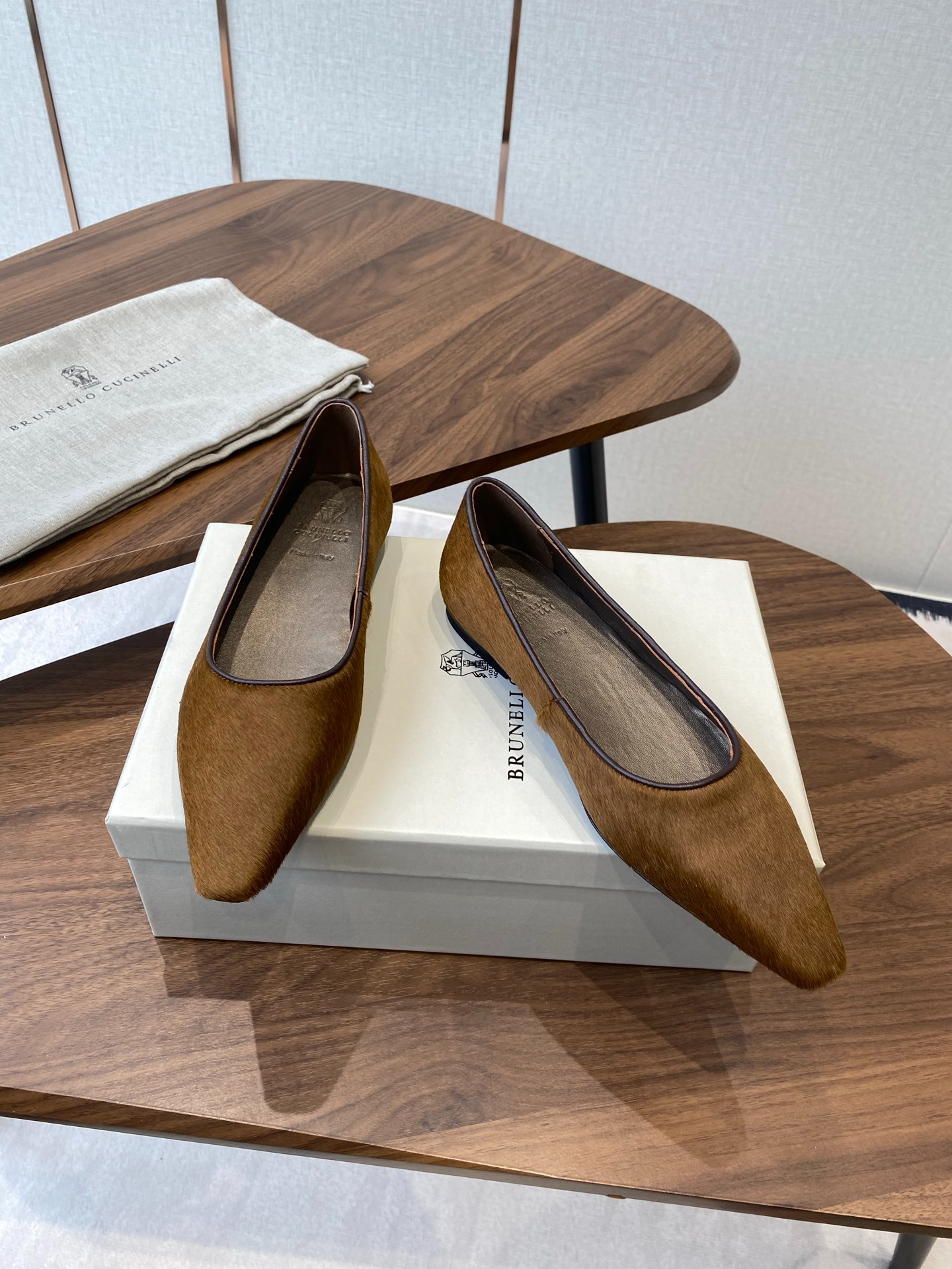 브*넬로 쿠치넬로 25ss 플랫 슈즈