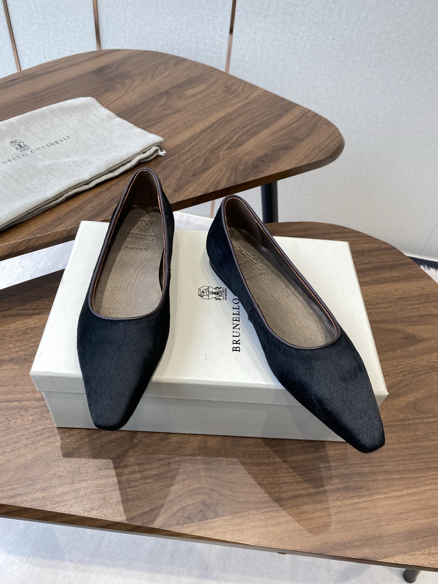 브*넬로 쿠치넬로 25ss 플랫 슈즈