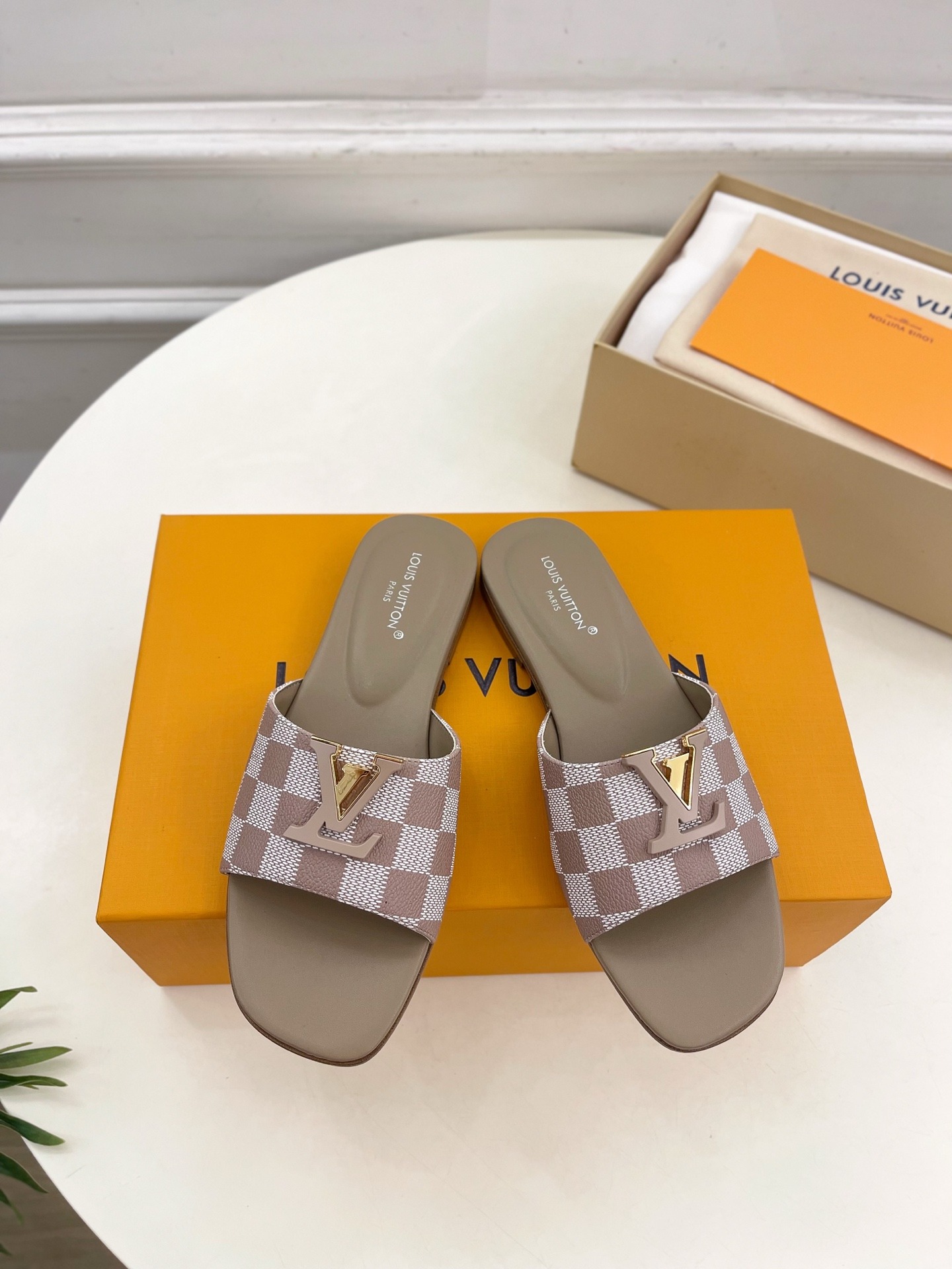 루*비통 25 클래식 체크 플랫 슬리퍼