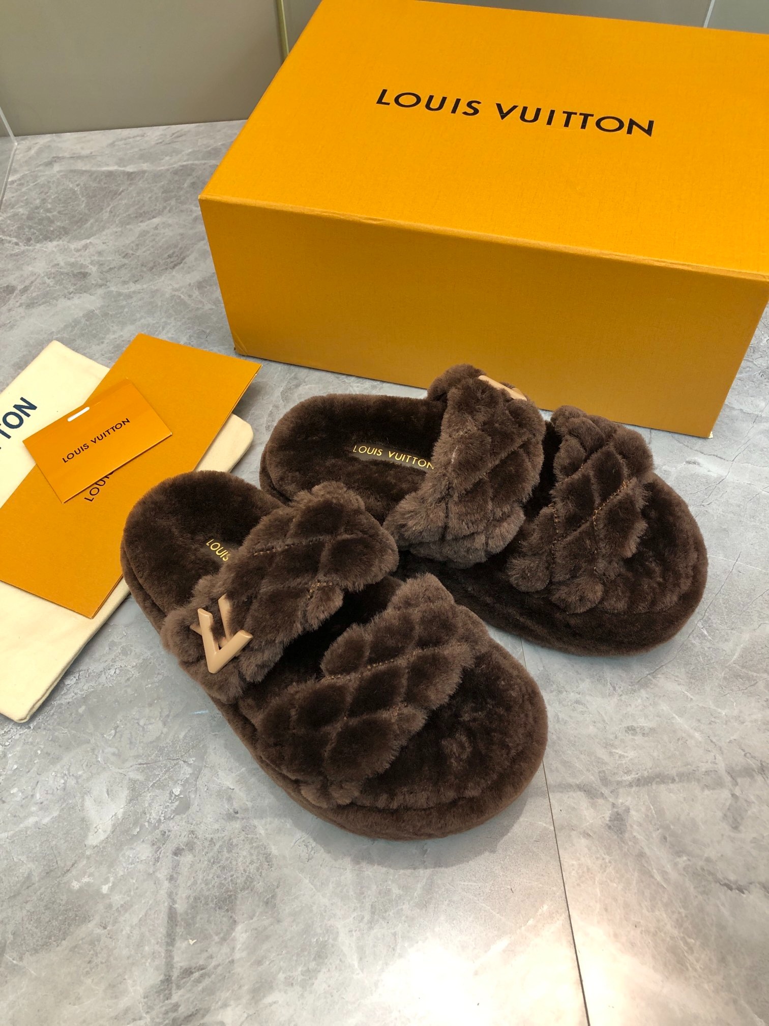 루*비통 25 신상 양털 슬리퍼