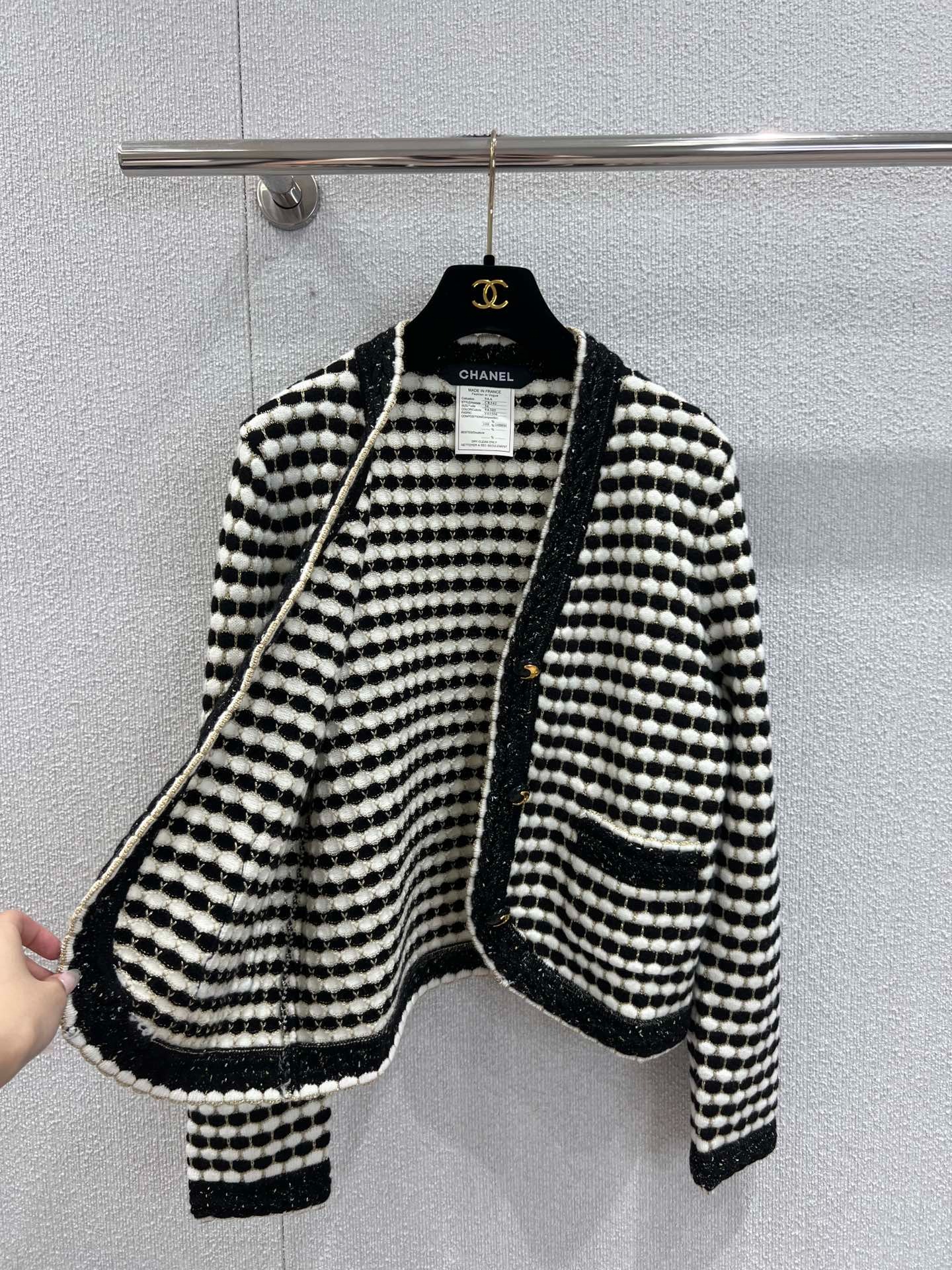 샤* 신상 도트 골드 버튼 니트 가디건