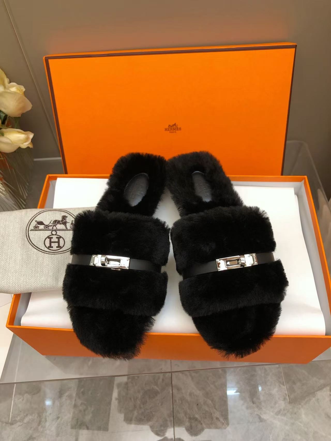 에*메스 신상 퍼 슬리퍼