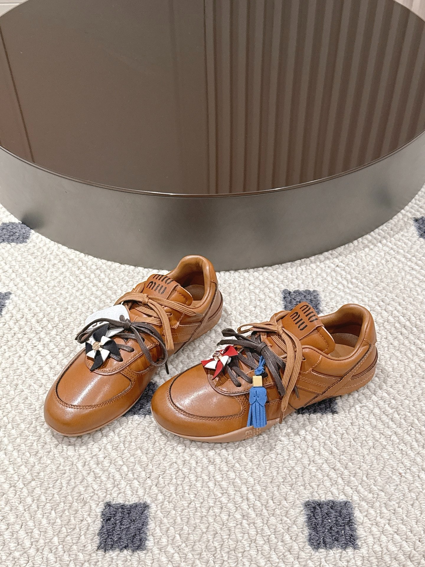 미*미* 신상 송아지 가죽 스니커즈