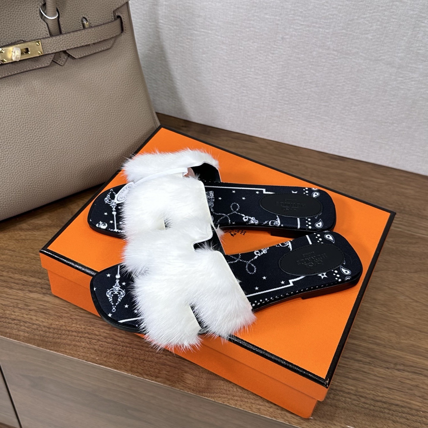 에*메스 오란 밍크털 슬리퍼