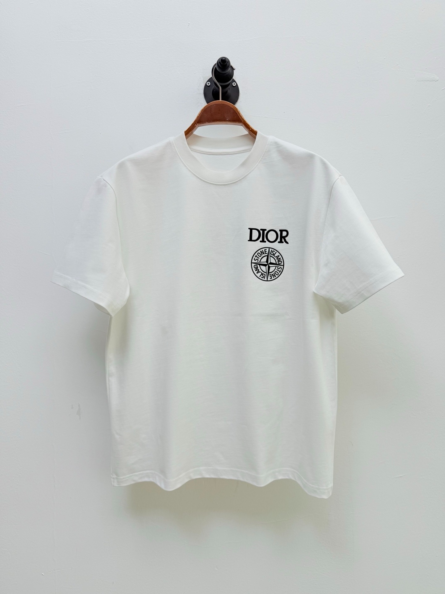 디* 섬과 콜라보 로고 프린트 티셔츠