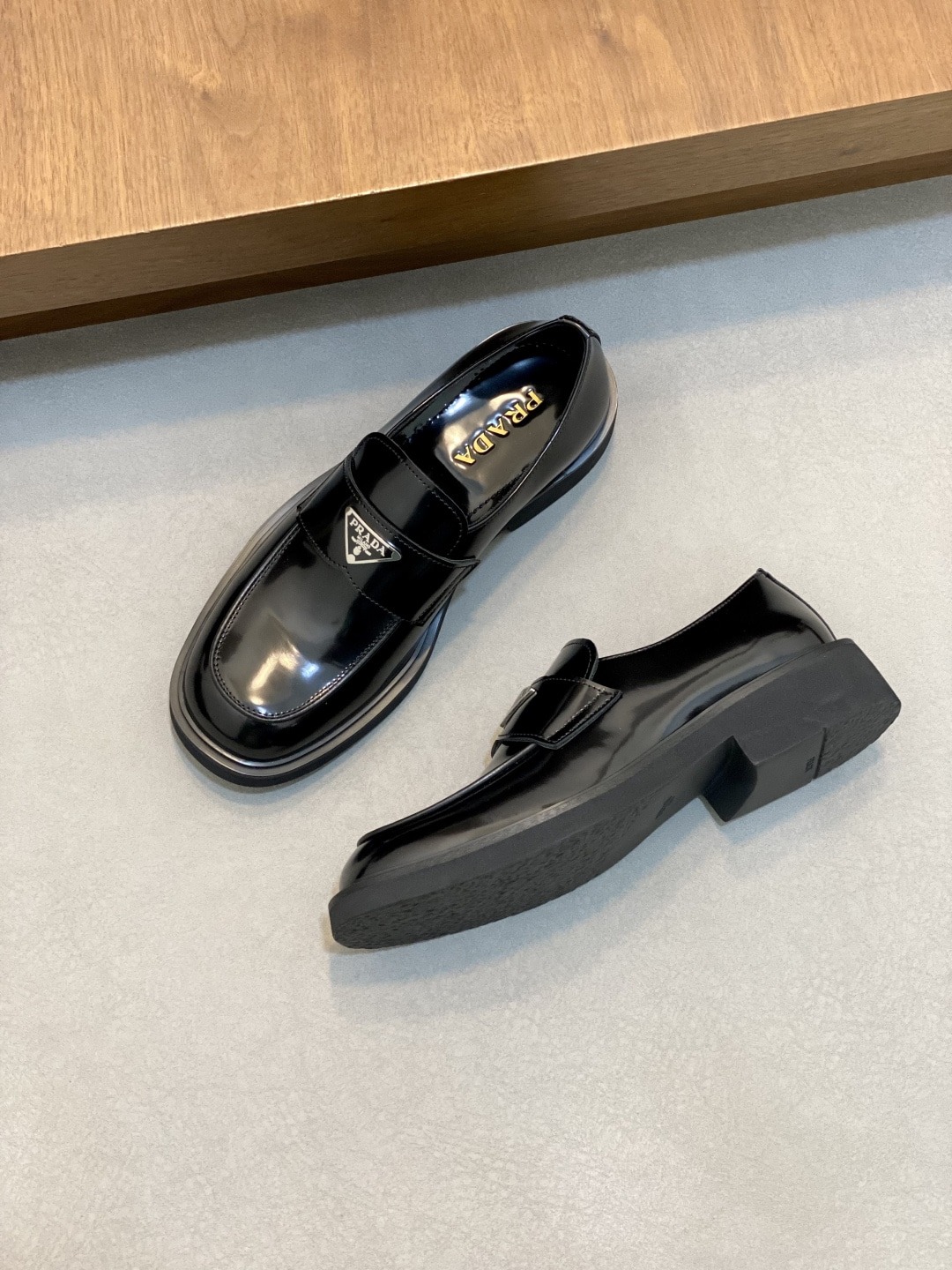 프*다 신상 캐주얼 레더 로퍼