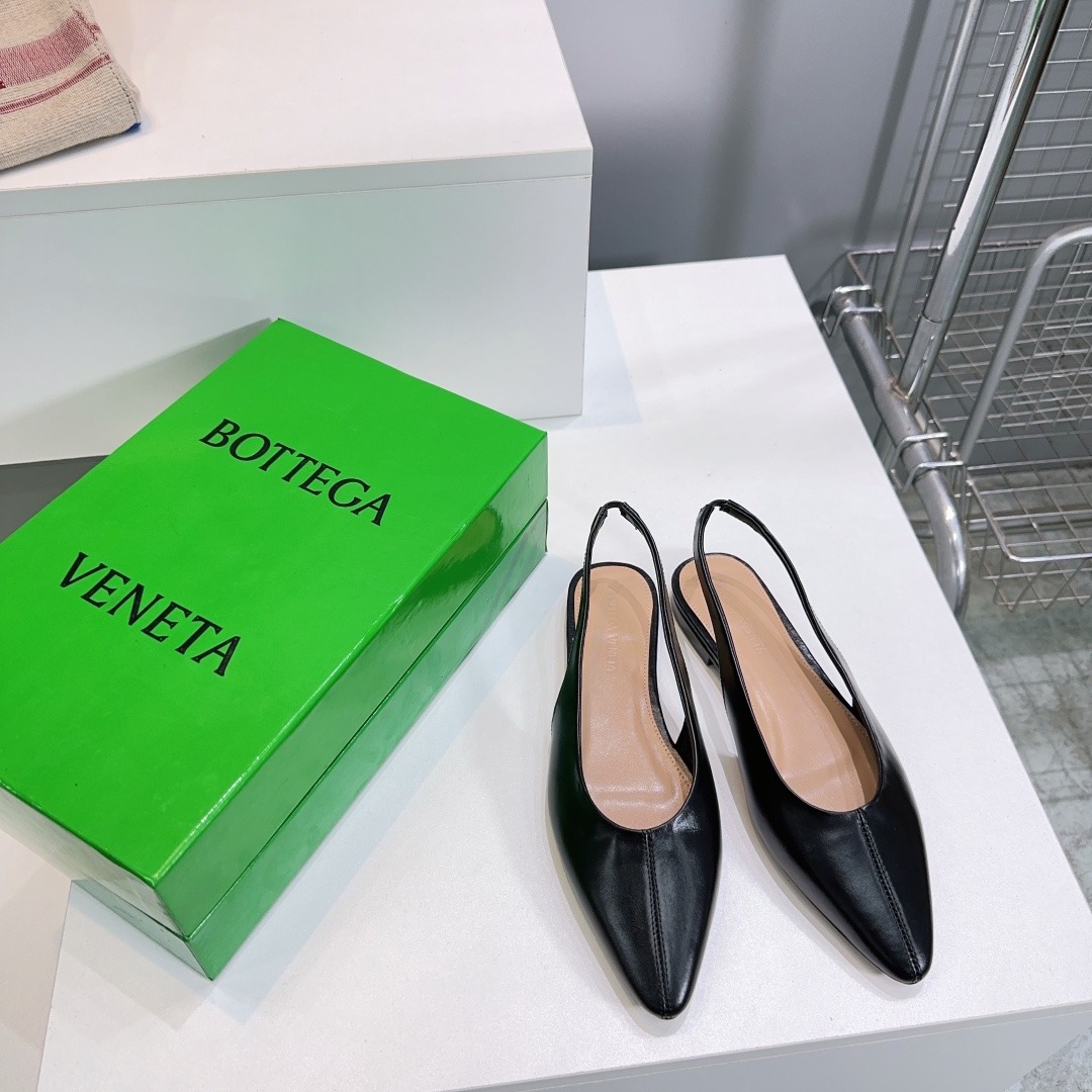 보*가베네타 25 봄여름 신상빈티지 플랫 샌들