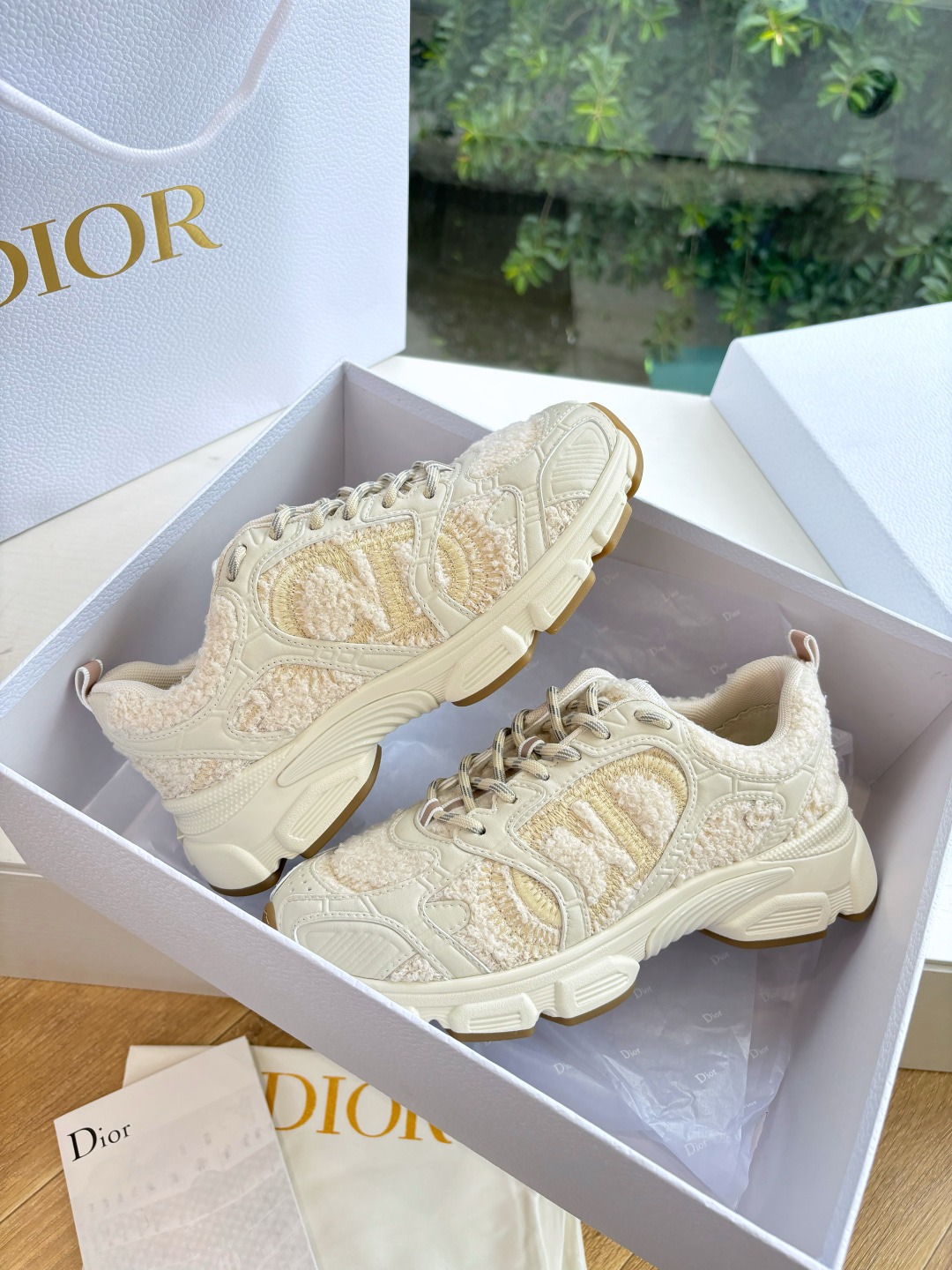 디* 25 신상 스니커즈