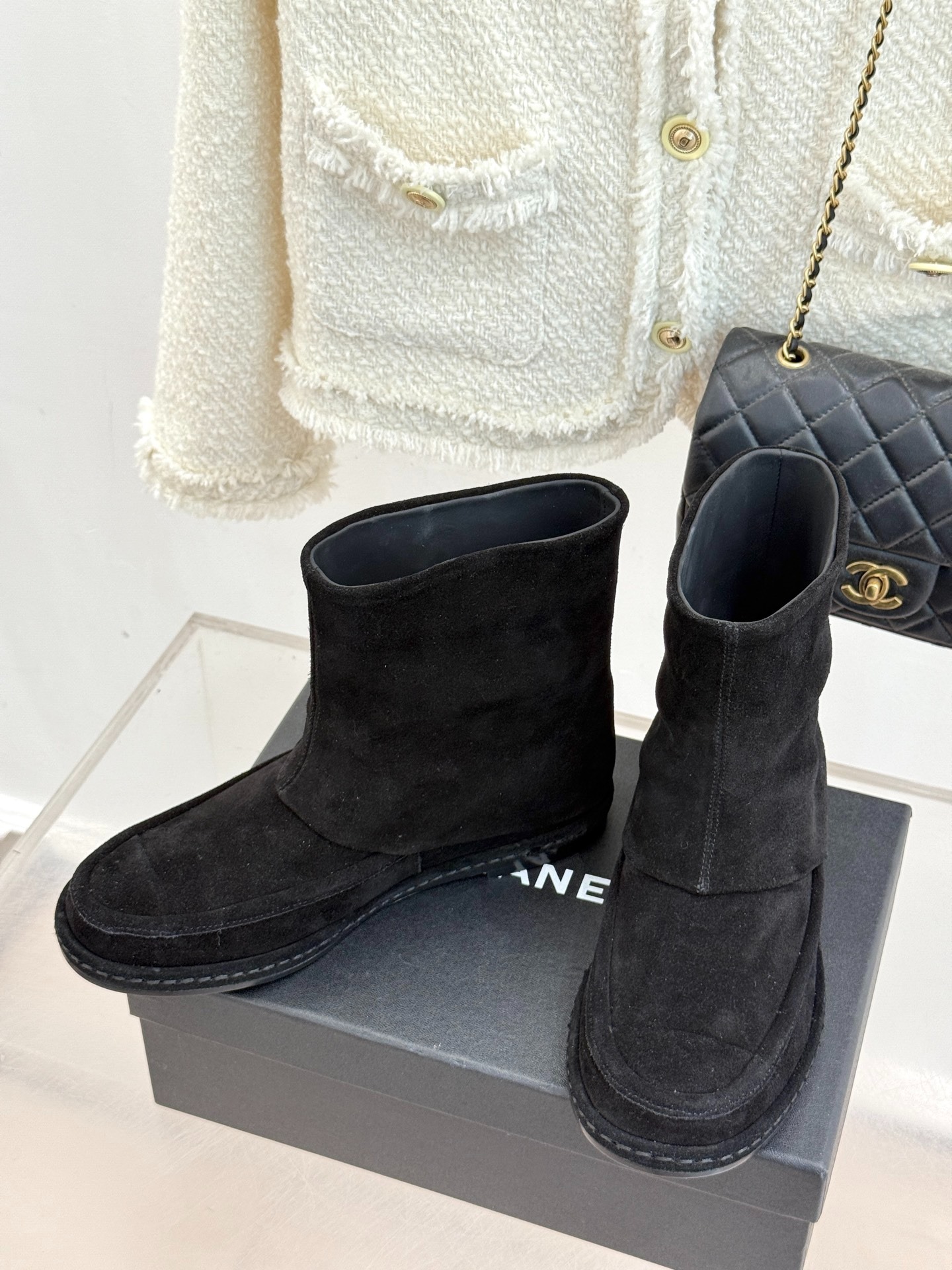 샤* 클래식 더블C 스웨이드 워커