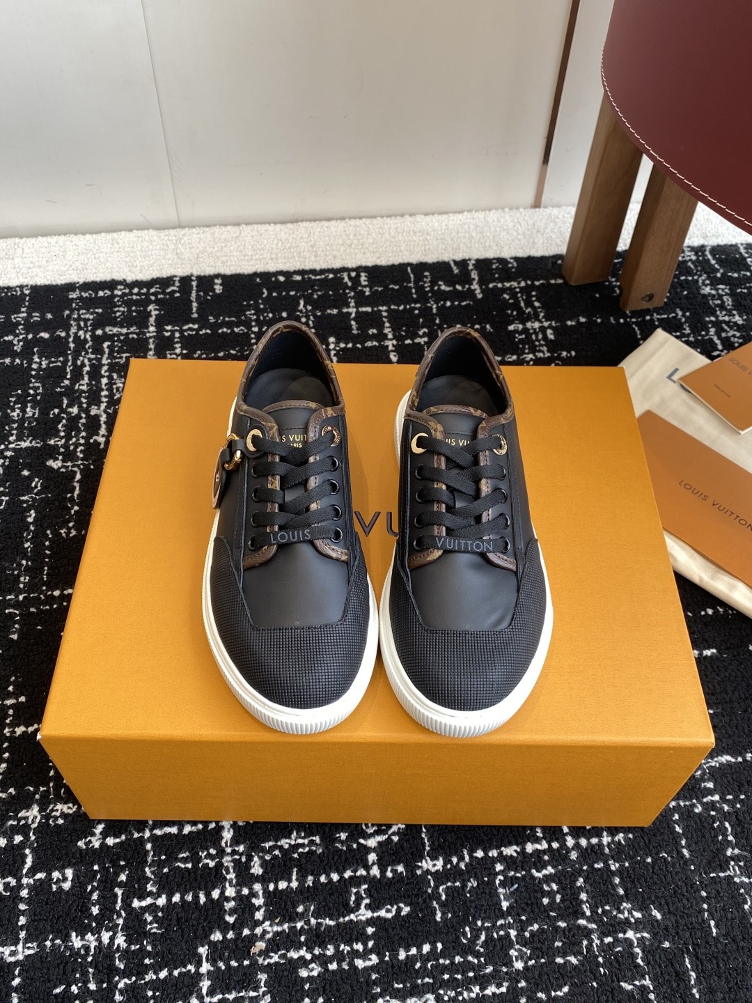 루*비통 25 뉴라군 스니커즈