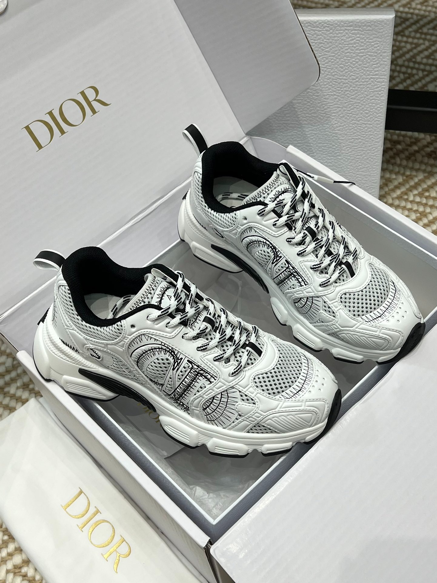 디* 신상 크로노 스니커즈