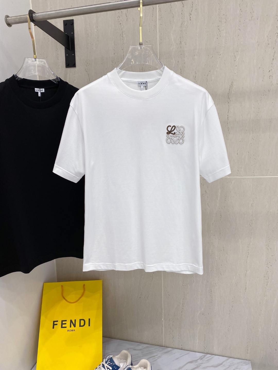 로*베 25 봄여름 신상 라운드 티셔츠