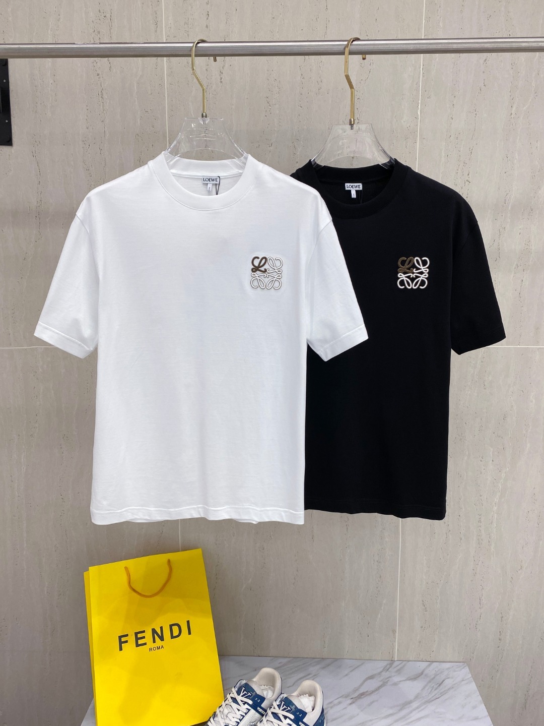 로*베 25 봄여름 신상 라운드 티셔츠