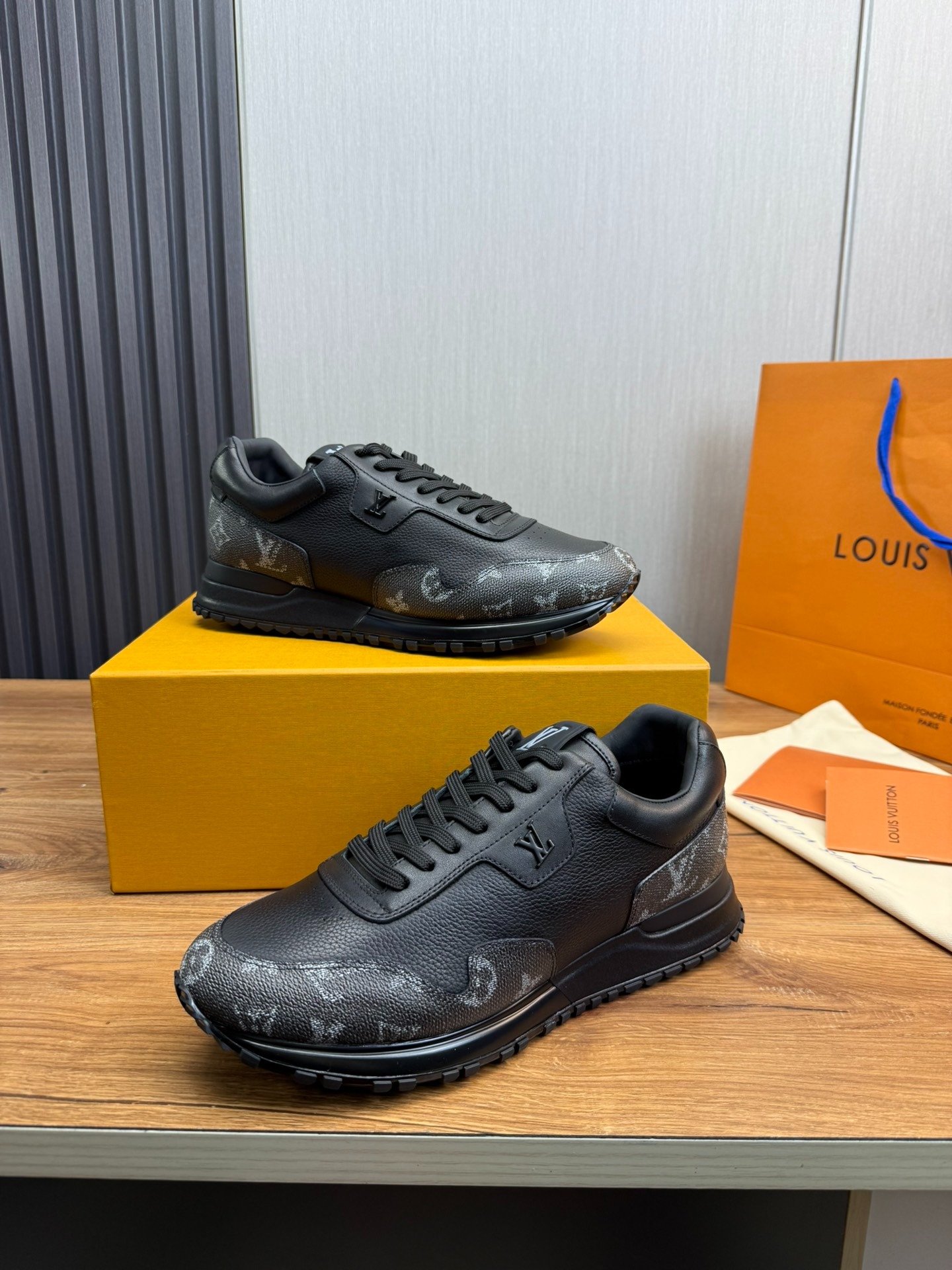 루*비통 신상 스니커즈