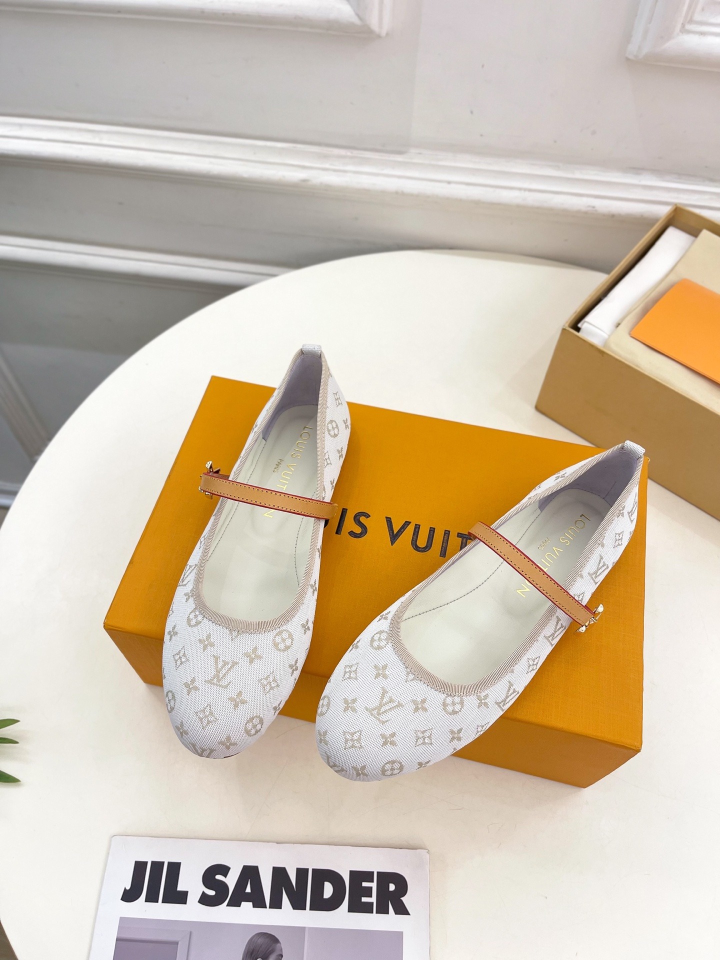 루*비통 25  신상 캔버스 프린트 단화