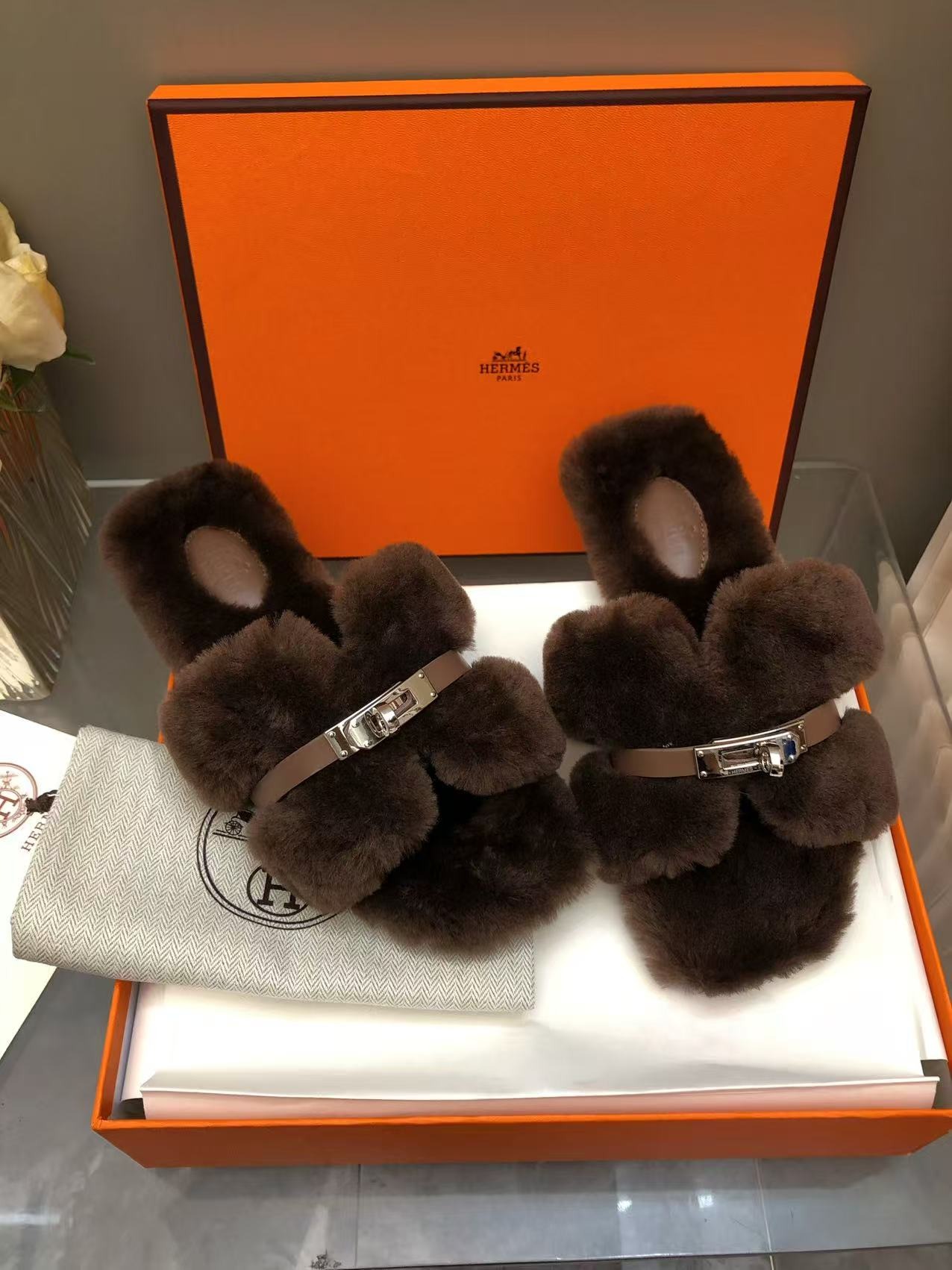 에*메스 신상 퍼 슬리퍼